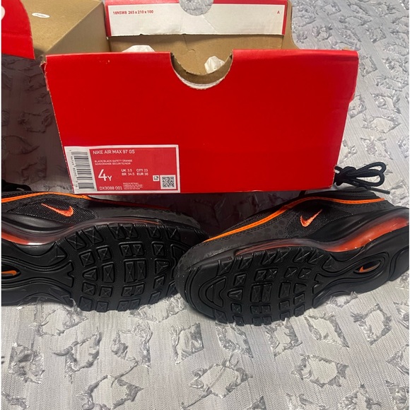Nike Air Max 97
Big Kids' Shoes size 4.  Brand new. With the Box - Picture 4 of 5